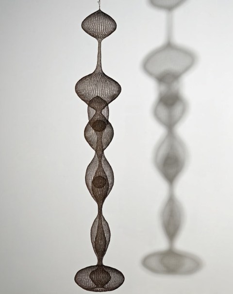 asawaLot-236-1-UntitledS437HangingSeven-LobedTwo-PartContinuousFormwithinaFormwithTwoSmallSpheres-Ruth-As-Feb-23-2014-Auction-Los-Angeles-Modern-Auctions-LAMA