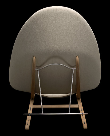 Hans-Wegner-Tub-Chair_dezeen_468_1